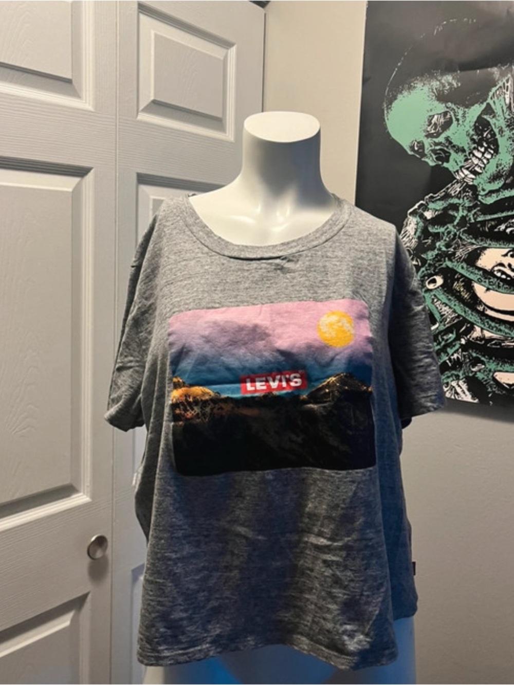 Levi's Heather Gray Crewneck T-Shirt